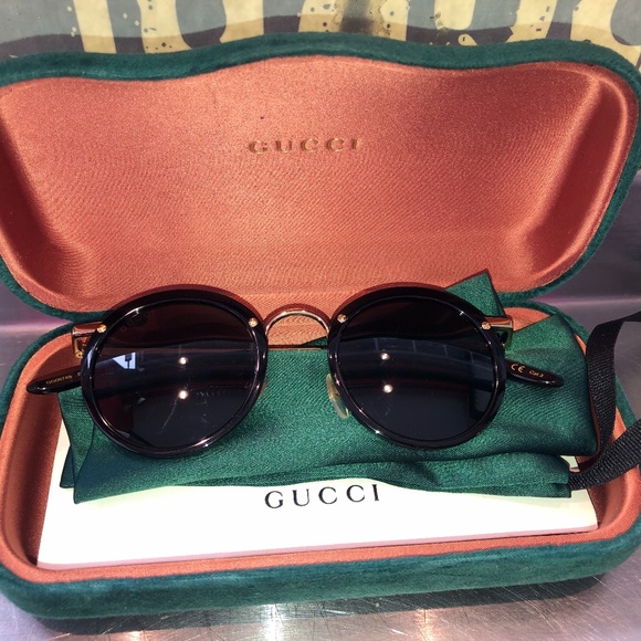 Gucci Glasses - Picture 1 of 3